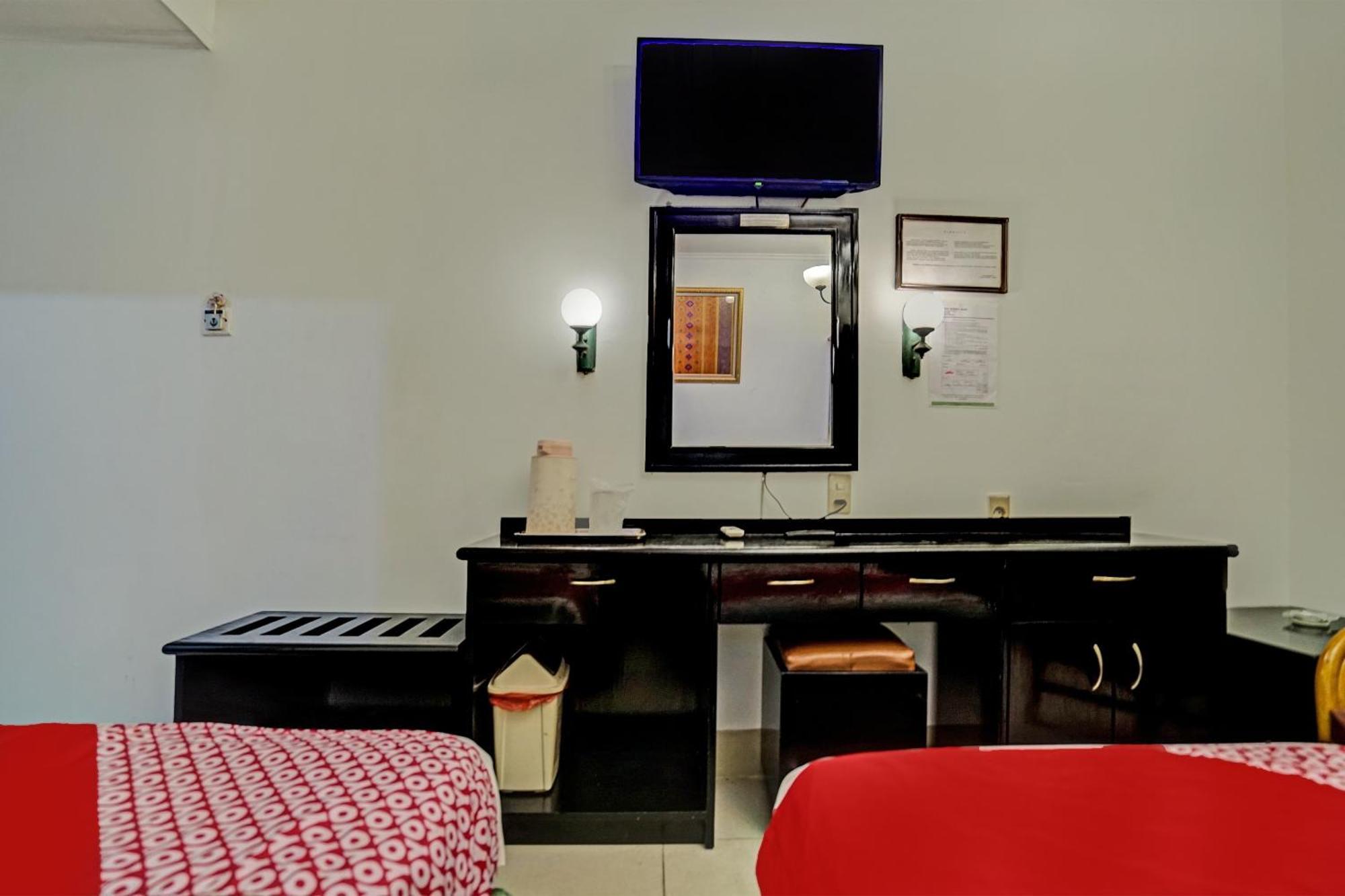 Super Oyo 91805 Hotel Wisma Bari 팔렘방 외부 사진